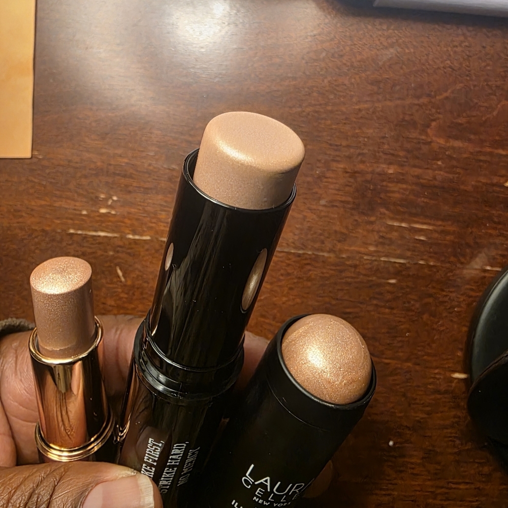 Laura Geller Easy Illuminating Stick - Black - Picture 5 of 7